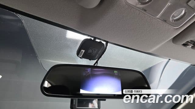 Toyota Prius C 2018 — Photo 17/39
