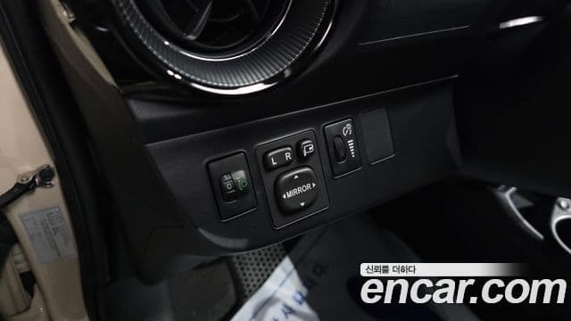 Toyota Prius C 2018 — Photo 14/39