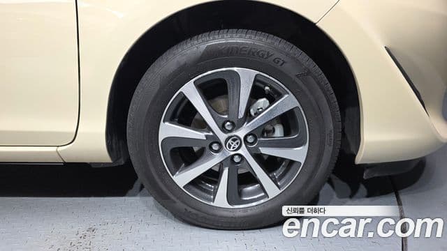 Toyota Prius C 2018 — Photo 2/39