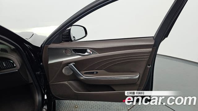 Kia Stinger Meister 2022 — ფოტო 12/40