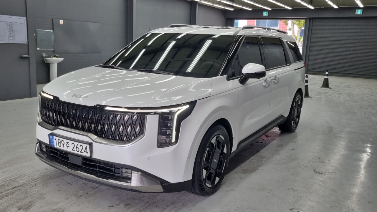 Kia Carnival 2024 — Şəkil 3/18