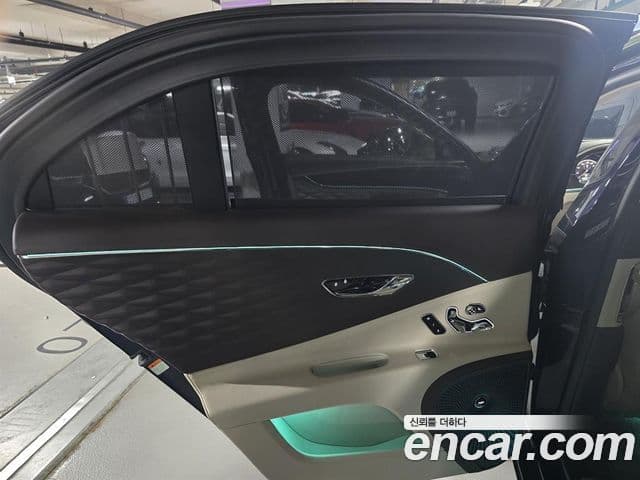 Bentley Flying Spur 2022 — Photo 11/19