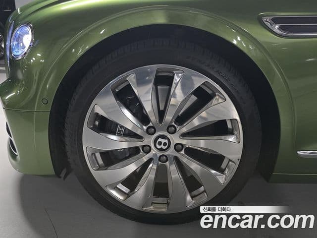 Bentley Flying Spur 2022 — Photo 8/19