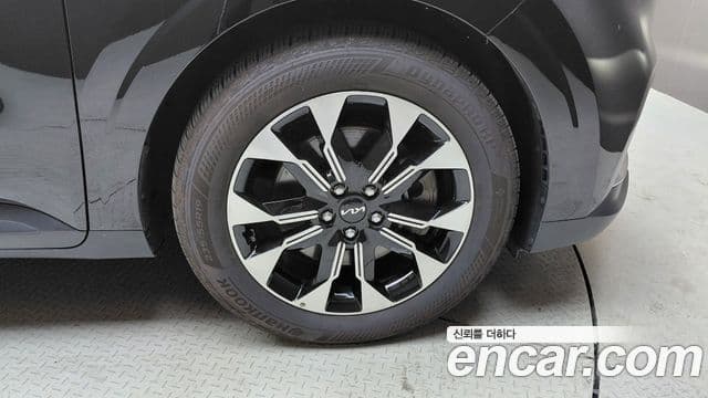 Kia Carnival 2021 — Şəkil 27/28