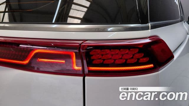 Kia Carnival 2022 — ფოტო 22/34