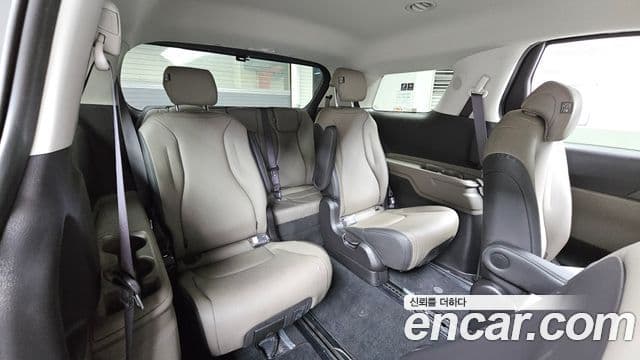 Kia Carnival 2025 — Şəkil 16/31