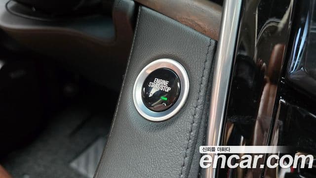Cadillac Escalade 2018 — Photo 35/36