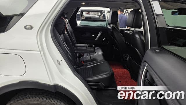 Land Rover Discovery Sport 2020 — Фото 12/20
