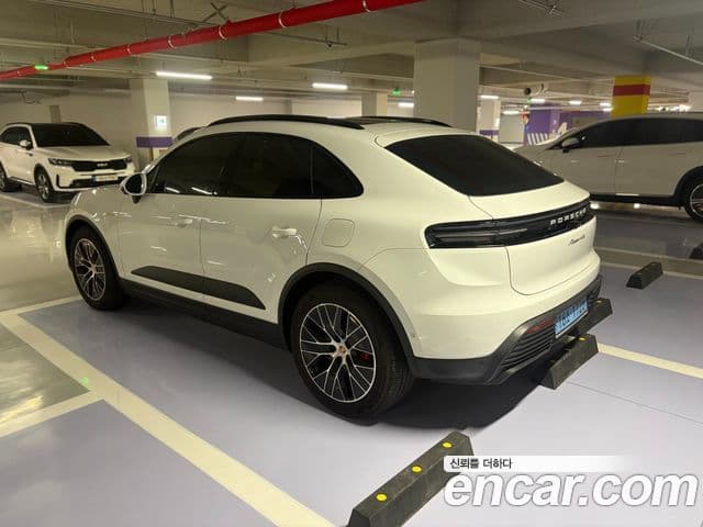 Porsche Macan EV 2025 — ფოტო 13/19