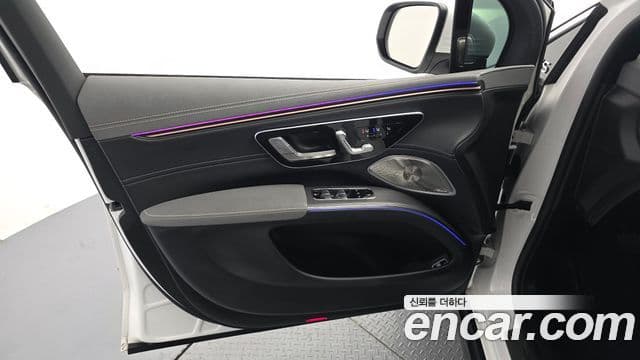 Mercedes-Benz EQS SUV 2023 — Photo 1/37