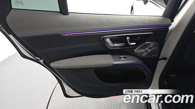 Mercedes-Benz EQS SUV 2023 — Photo 19/37
