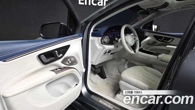 Mercedes-Benz EQS SUV 2023 — Photo 31/34