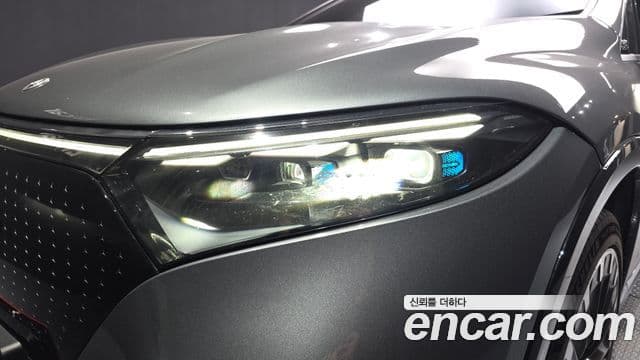 Mercedes-Benz EQS SUV 2023 — Photo 26/34