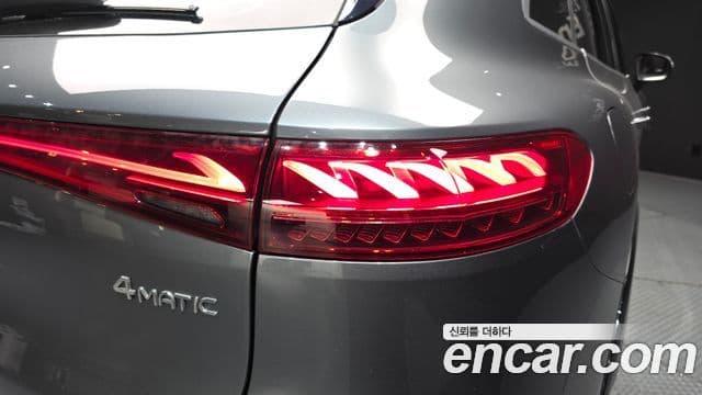 Mercedes-Benz EQS SUV 2023 — Photo 10/34