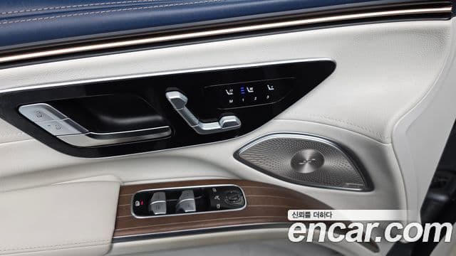 Mercedes-Benz EQS SUV 2023 — Photo 20/34