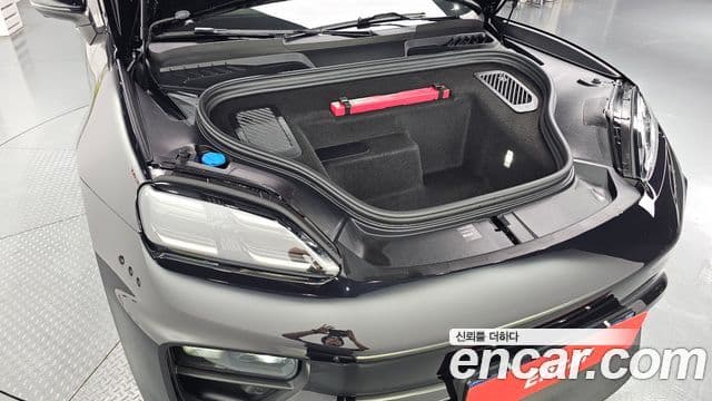 Porsche Macan EV 2025 — Photo 10/20