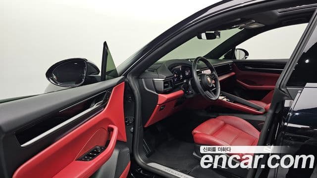 Porsche Macan EV 2025 — Photo 6/20