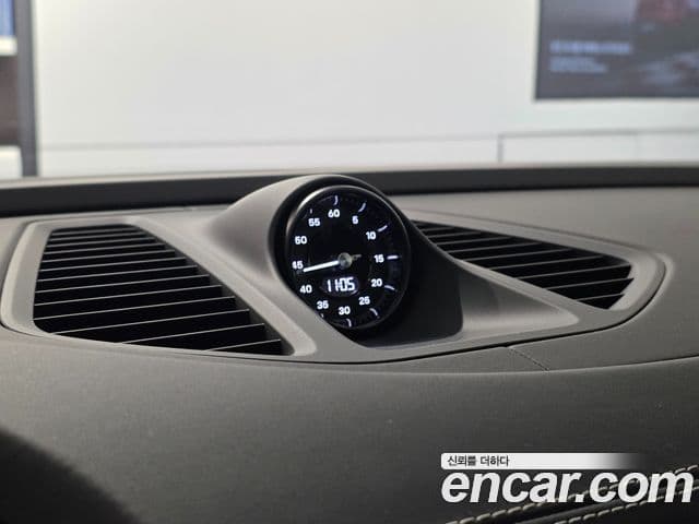 Porsche Macan EV 2025 — ფოტო 14/20