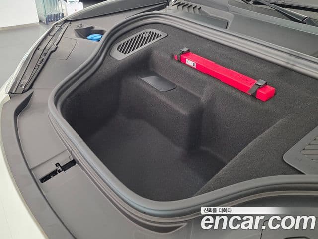 Porsche Macan EV 2025 — ფოტო 15/20
