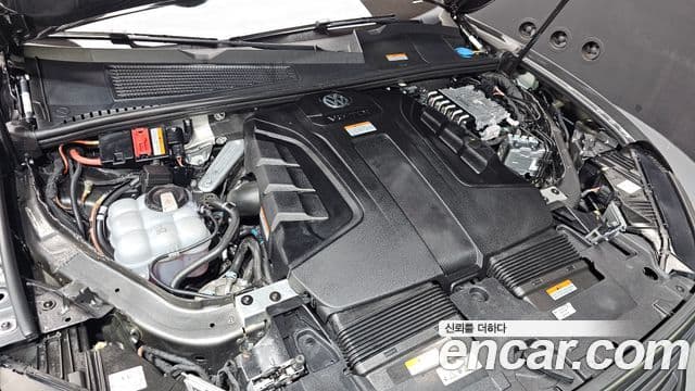 Volkswagen Touareg 2024 — Photo 5/36