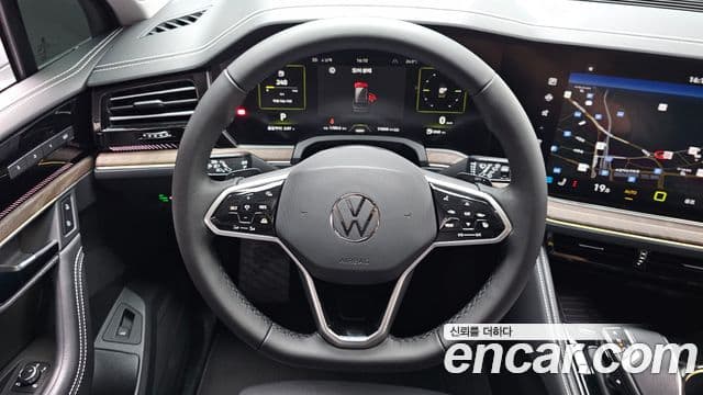 Volkswagen Touareg 2024 — Photo 11/36