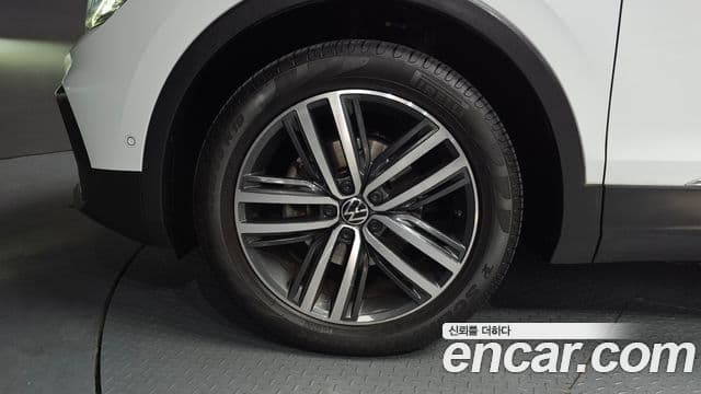 Volkswagen Tiguan 2023 — Photo 9/35