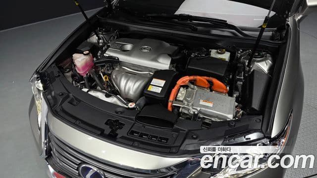 Lexus ES300h 2018 — ფოტო 25/32