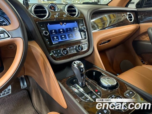 Bentley Bentayga 2018 — Photo 7/20
