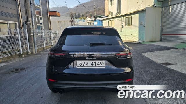 Porsche Cayenne 2019 — ფოტო 5/20