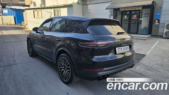 Porsche Cayenne 2019 — ფოტო 6/20