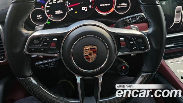 Porsche Cayenne 2019 — ფოტო 19/20