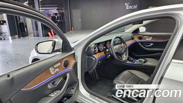 Mercedes-Benz E-Class 2018 — фото 11 из 20