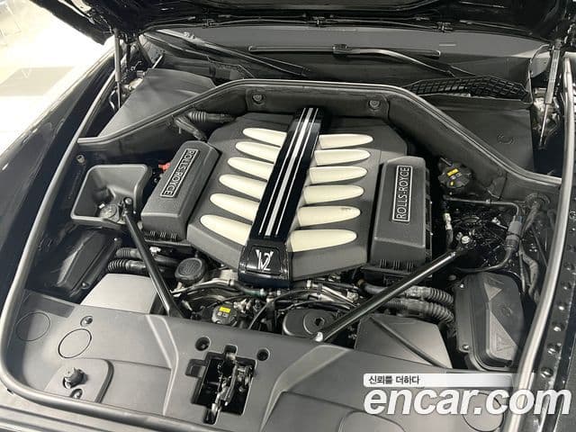 Rolls-Royce Ghost 2018 — ფოტო 13/18