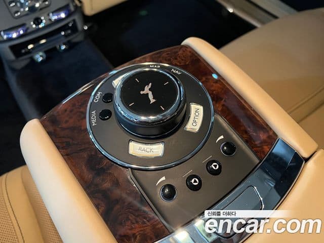 Rolls-Royce Ghost 2018 — ფოტო 5/18