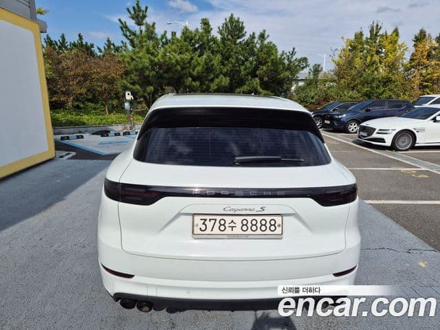 Porsche Cayenne 2019 — Photo 7/20