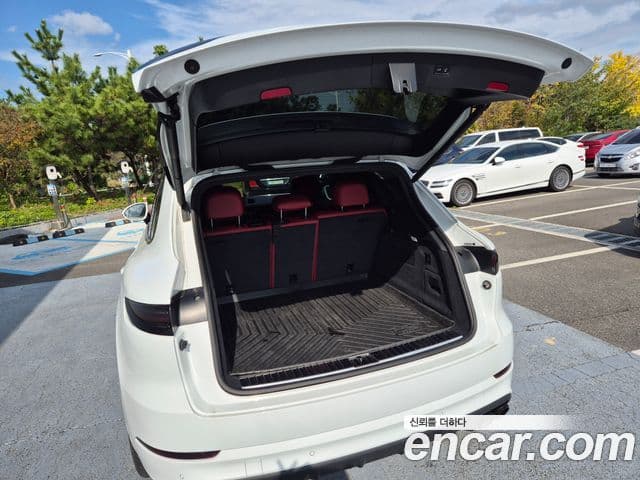 Porsche Cayenne 2019 — Photo 6/20