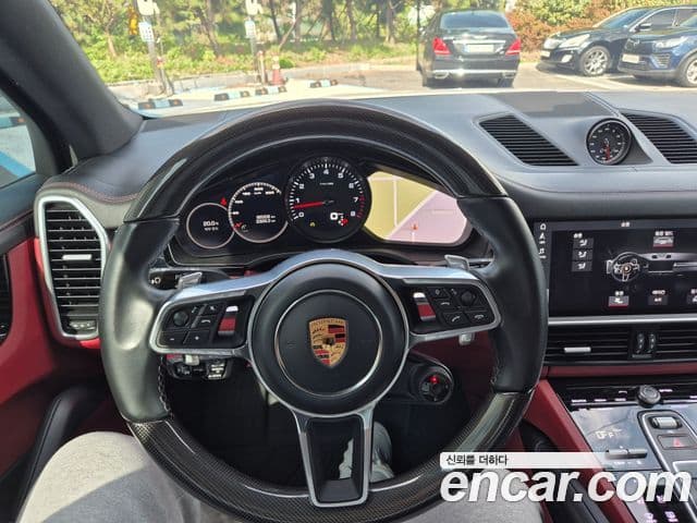 Porsche Cayenne 2019 — Photo 2/20