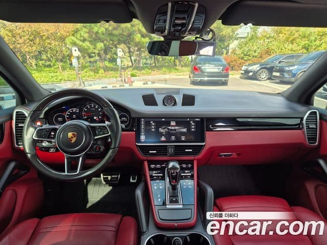 Porsche Cayenne 2019 — Photo 12/20