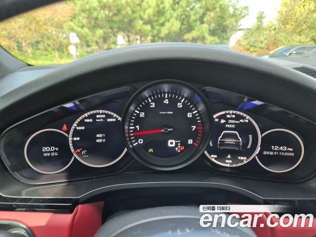 Porsche Cayenne 2019 — Photo 5/20