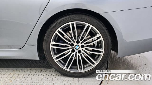 BMW 5 Series 2019 — фото 5 из 20