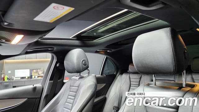 Mercedes-Benz E-Class 2018 — Şəkil 19/20