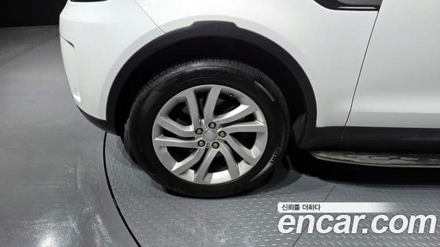 Land Rover Discovery 5 2018 — Photo 2/20
