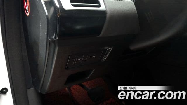 Land Rover Discovery 5 2018 — Photo 6/20