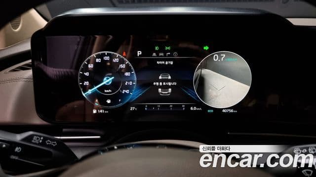 Kia Carnival 2021 — ფოტო 8/20