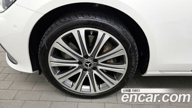 Mercedes-Benz E-Class 2022 — Photo 18/20