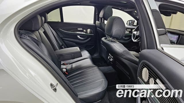 Mercedes-Benz E-Class 2022 — ფოტო 12/20