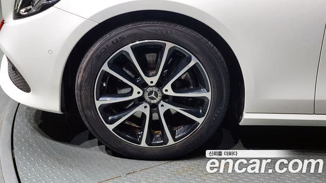 Mercedes-Benz E-Class 2020 — ფოტო 5/20