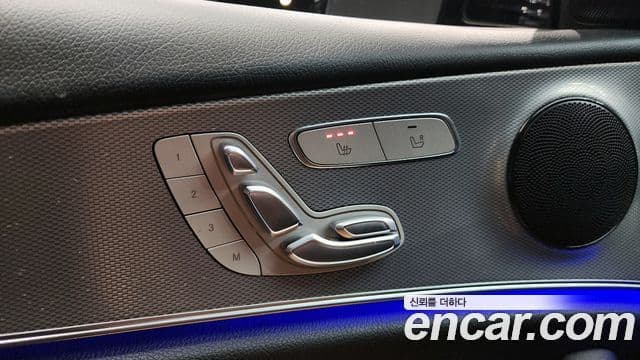 Mercedes-Benz E-Class 2020 — ფოტო 17/20
