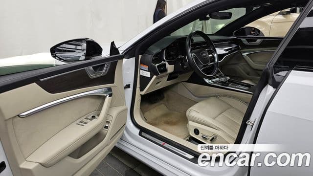 Audi A7 2022 — фото 10 из 20