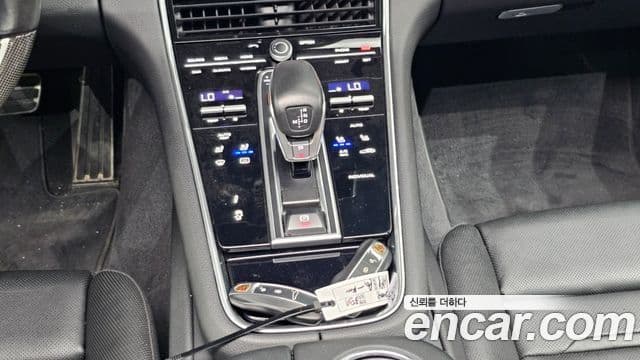 Porsche Panamera 2018 — Şəkil 9/20